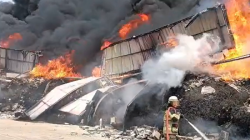 20 Gudang di Kosambi Tangerang Terbakar, Asap Hitam Membubung