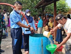 Jumat Berkah Lanud Saleh Basarah Salurkan 10.000 Liter Air dan 200 Paket Sembako