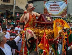 Kirab Budaya Tujuh Tahun Sekali, 90 Joli Suci Diarak Keliling Kota Tangerang