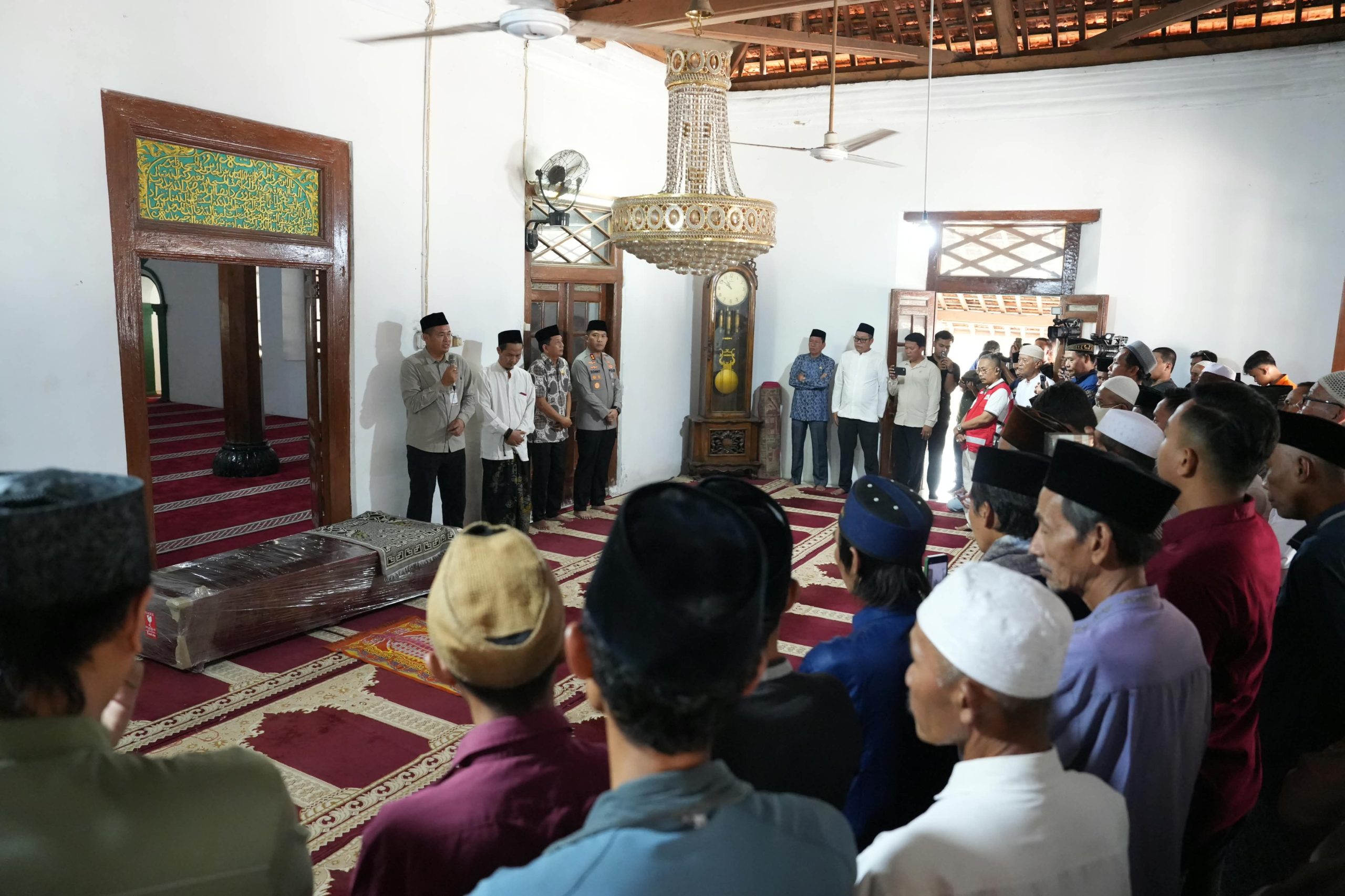 Pemprov Banten Antarkan Pemakaman Surakman, Korban Hilang di Selat Sunda