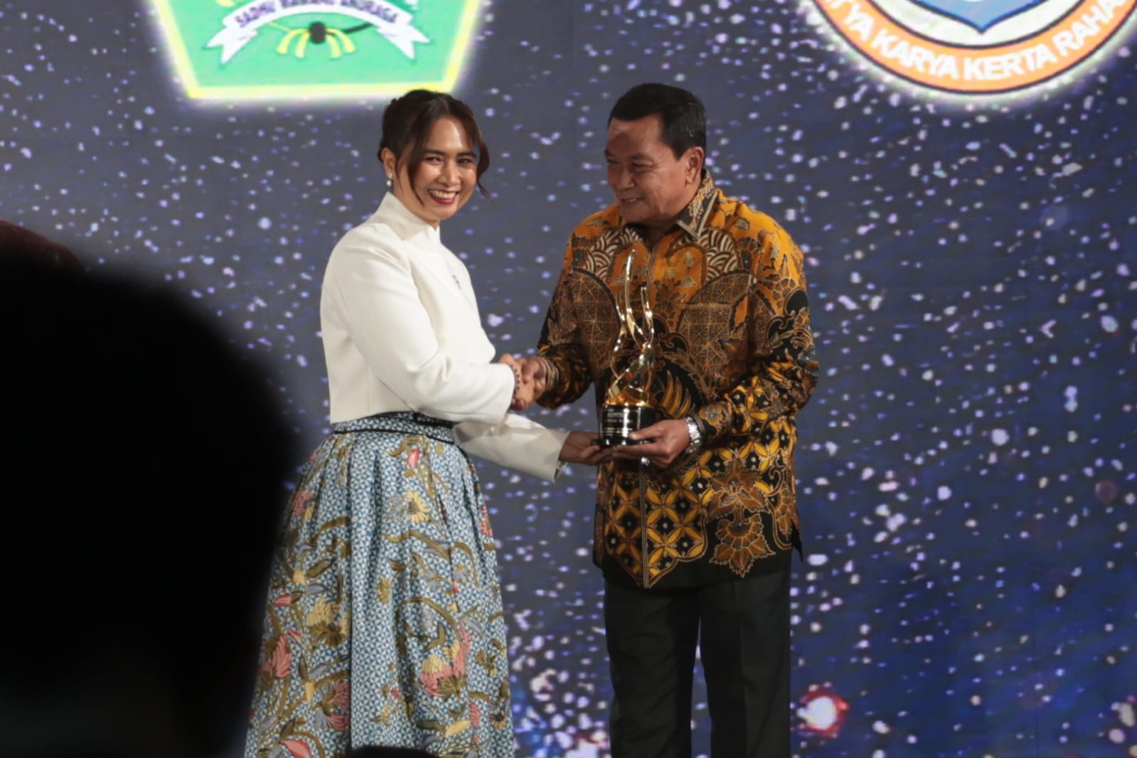 Pemkab Tangerang Raih Penghargaan Daerah Peduli Inovasi Ekonomi Kreatif dari Kompas TV