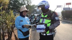 Polresta Tangerang Bagikan Masker Antisipasi Abu Vulkanik Gunung Anak Krakatau