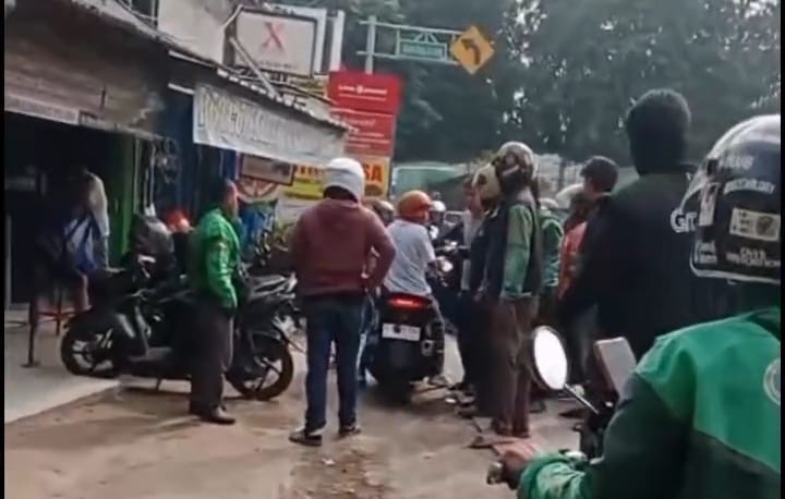 Diduga Tarik Paksa Motor di Cikupa, Matel Dikerubungi Ojol dan Coba Kabur Saat Ditanya Surat Tugas