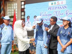 Gubernur Banten Andra Soni bersama jajaran pendamping memberikan dukungan kepada atlet kontingen SOIna Banten dalam acara pelepasan menuju PESONAS II 2026. Kontingen Banten berjumlah 20 orang dan akan bertanding pada empat cabang olahraga.