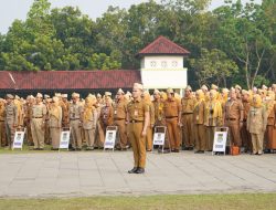 Bupati Tangerang Moch. Maesyal Rasyid bersama jajaran ASN dan pegawai Pemkab Tangerang saat mengikuti Apel Pagi di Pusat Pemerintahan Kabupaten Tangerang.