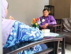Pendampingan psikolog dalam kegiatan Screening Kesehatan Jiwa Pegawai Dinkes di Aula Dinkes Kota Tangerang, Provinsi Banten, Jumat (2/10/26).