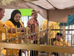Pengurus dan kader Partai Golkar Kabupaten Tangerang mengikuti ziarah ke makam Pahlawan Nasional Aria Wangsakara untuk mengenang perjuangan dan meneladani nilai pengabdian para pendahulu.