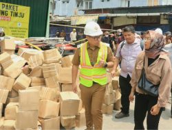 Wakil Wali Kota Tangerang Selatan Pilar Saga Ichsan meninjau kawasan Pasar Cimanggis pascaledakan untuk memastikan penanganan bangunan terdampak dan pemulihan aktivitas pedagang.