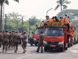 Ratusan petugas gabungan dikerahkan dalam Gerakan Nasional Indonesia Asri di Kota Tangerang untuk memperkuat kebersihan dan ketertiban lingkungan melalui kerja bakti bersama.