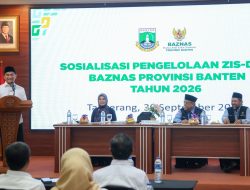 Wakil Gubernur Banten Achmad Dimyati Natakusumah bersama narasumber saat Sosialisasi Pengelolaan ZIS dan Dana Sosial Keagamaan Lainnya (DSKL) di Kabupaten Tangerang, Rabu (30/9/2026).