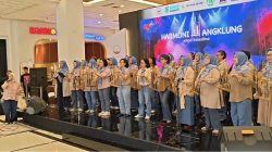Harmoni Angklung XIV.5 Memikat Pengunjung Mal Teras Kota BSD