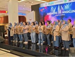 Harmoni Angklung XIV.5 Memikat Pengunjung Mal Teras Kota BSD