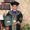 Kisah Inspiratif Ahmad Nawawi, Anak Pedagang Daun Pisang yang Berhasil Menyelesaikan S2 Kisah Inspiratif Ahmad Nawawi, Anak Pedagang Daun Pisang yang Berhasil Menyelesaikan S2